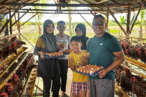 Dansatgas TMMD Ajak Keluarga Kunjungi Demplot Ketahanan Pangan: Kenalkan Pertanian dan Peternakan ke Generasi Keluarga
