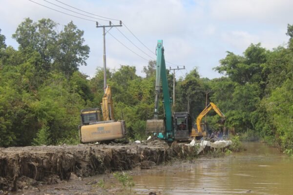 Seluruh Alat Berat Dikerahkan untuk Percepat Pembangunan Jalan di Desa Talio