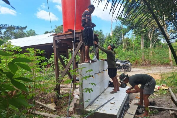 Satgas TMMD Pasang Pipa Sumur Bor, Warga Wungkur Baru Segera Nikmati Air Bersih