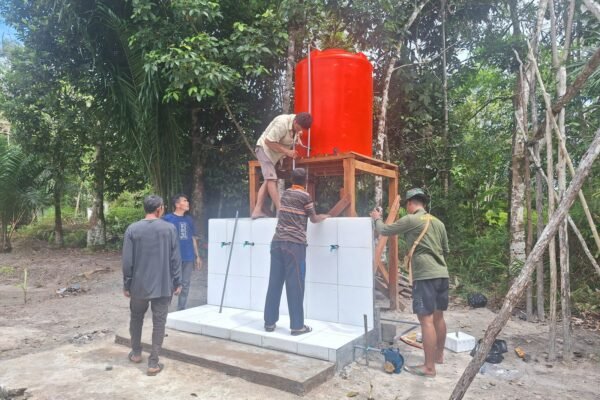 Satgas TMMD Kodim 1012/Buntok Pasang Keran dan Mesin Sumur Bor Titik 1 di Desa Wungkur Baru