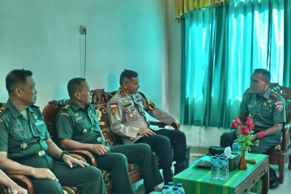 Dandim 1613/Sumba Barat Sambut Kapolres dalam Kunjungan Silaturahmi ke Makodim