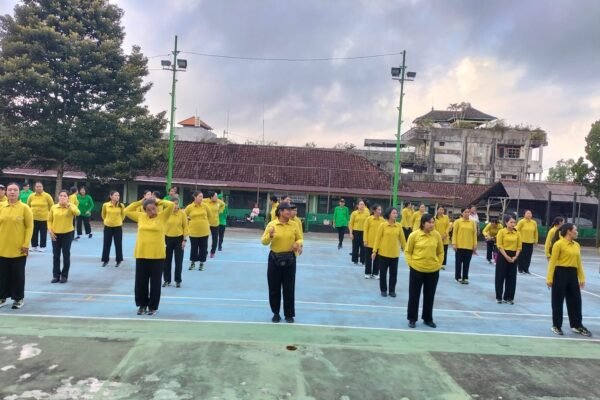 Olahraga Bersama Persit Kartika Chandra Kirana Cabang XXXIX Dim 1626 Wujud Kebersamaan dan Komitmen Hidup Sehat